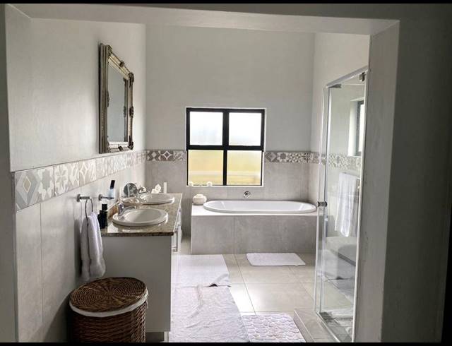 3 BEDROOM DUPLEX FOR SALE IN SEAWARD ESTATES